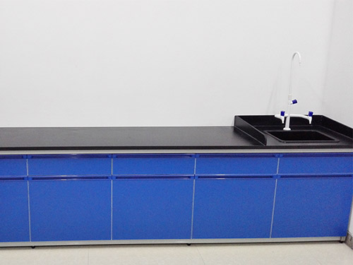 實(shí)驗(yàn)臺(tái)